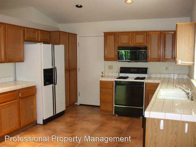 124 John Henry Cir - Photo 2 of 12