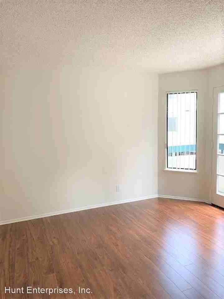 BALBOA VILLAGE 8351 - 8371 BALBOA BLVD. - Photo 3 of 12