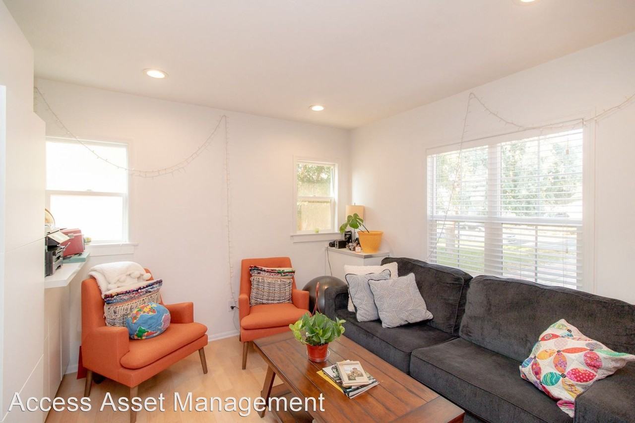 434 Bond Street - Photo 3 of 12