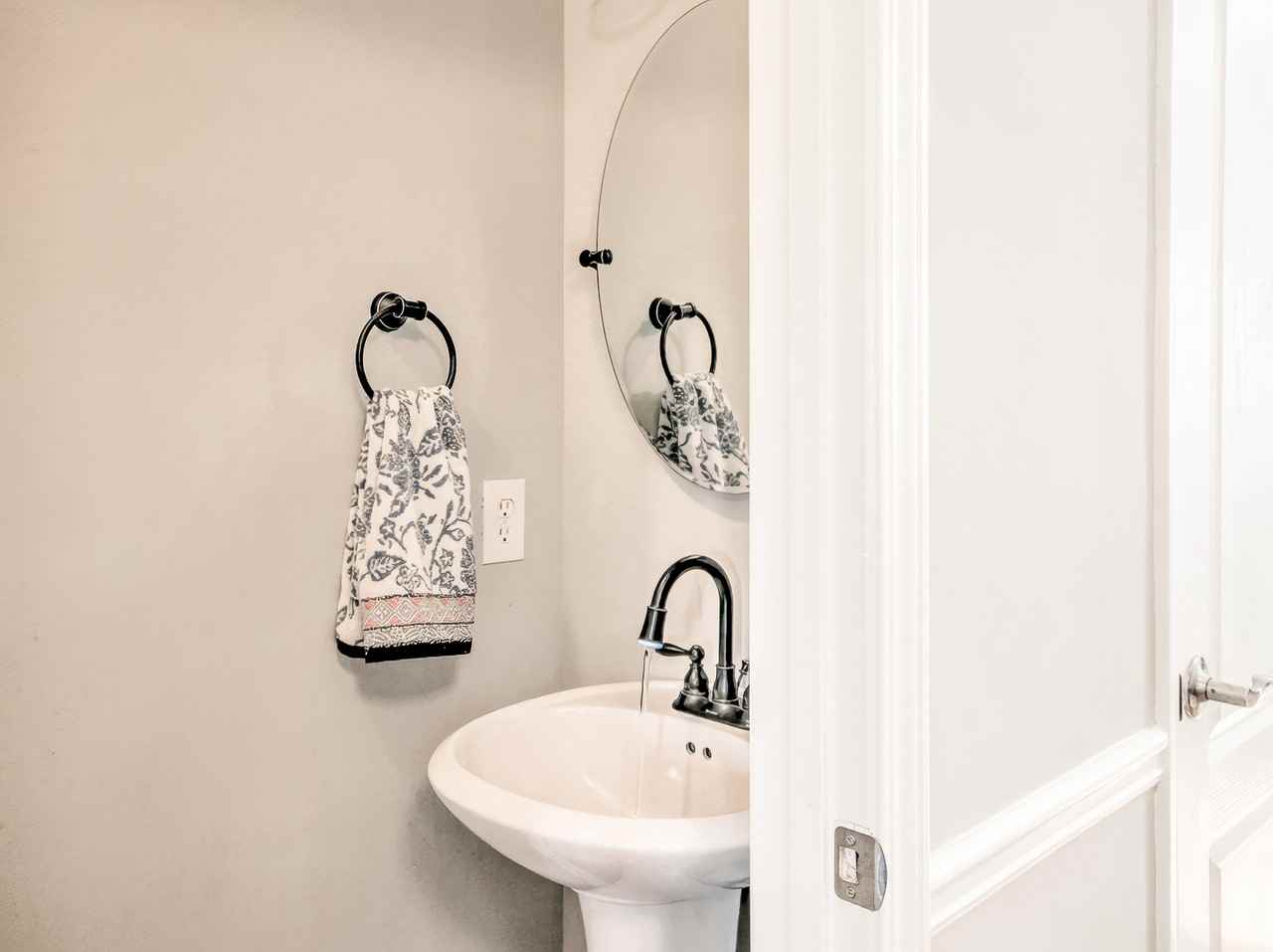 Laurel Ave Sw - Photo 3 of 8