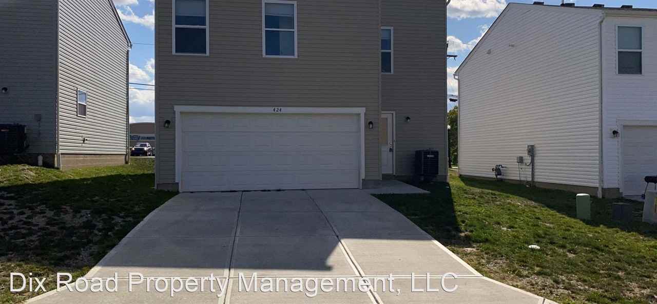 424 W Kemper Rd - Photo 3 of 15