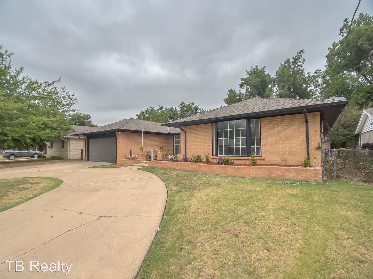 521 Sw 53rd St - Photo 3 of 40