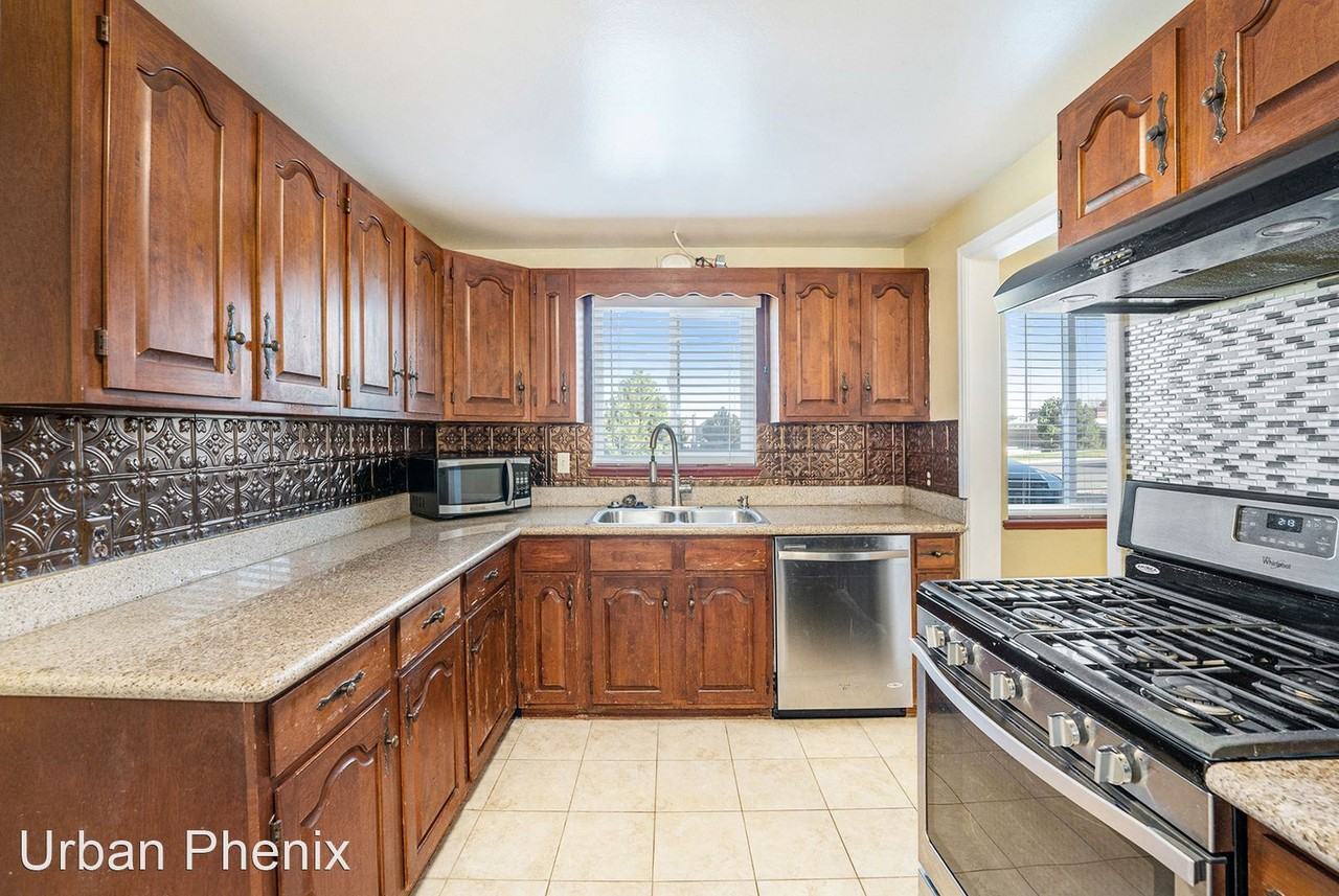 419 S Zuni St - Photo 2 of 20