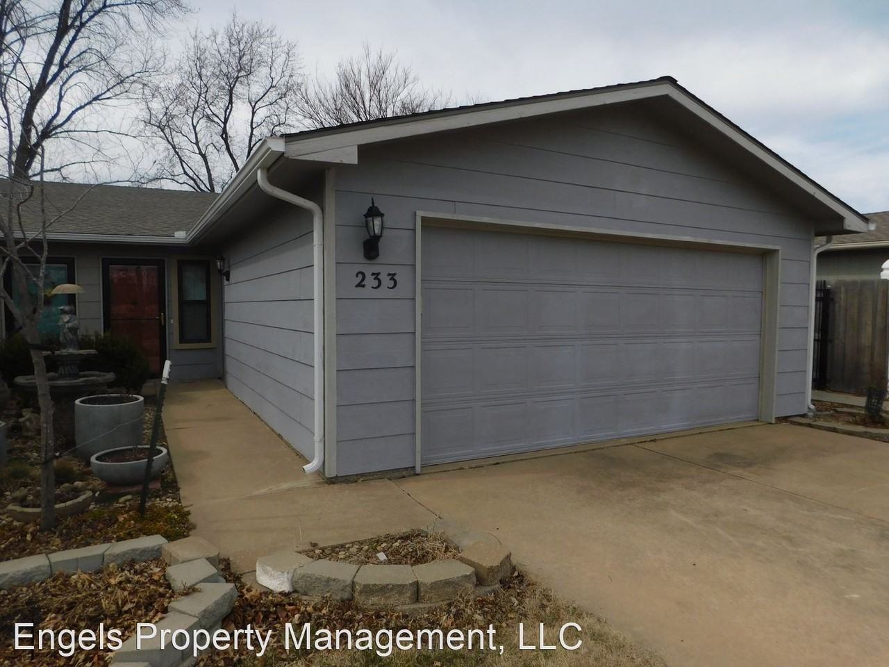 233 S Westview Dr - Photo 2 of 29