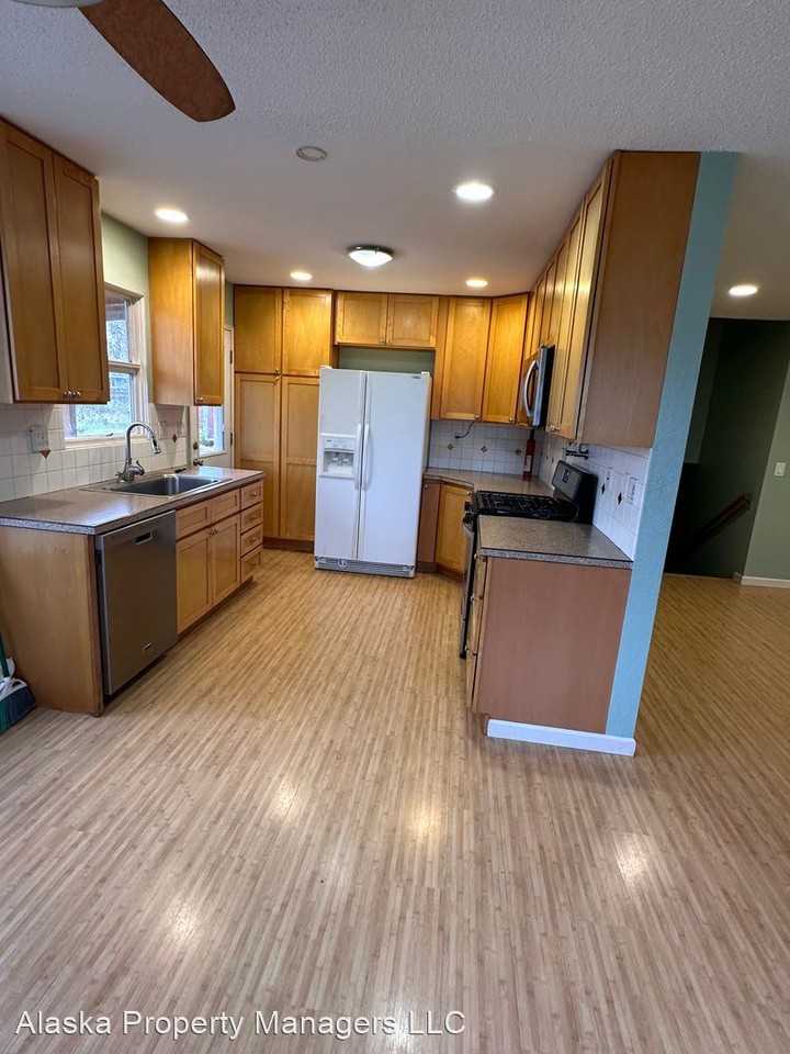 6413 E 14th Ct - Photo 3 of 13