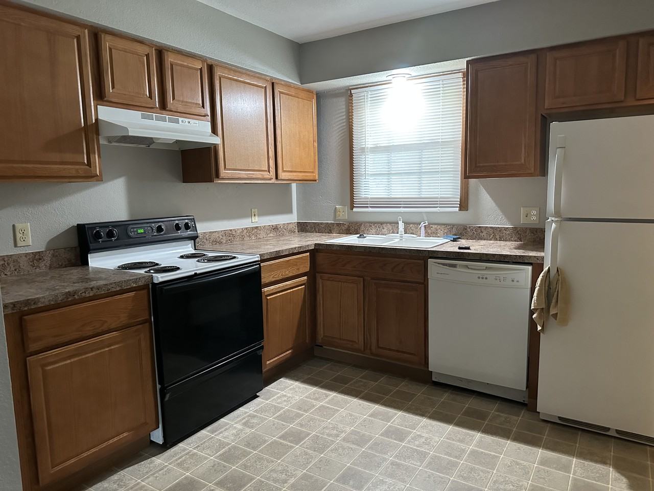 6004 Red Oak Dr - Photo 3 of 20
