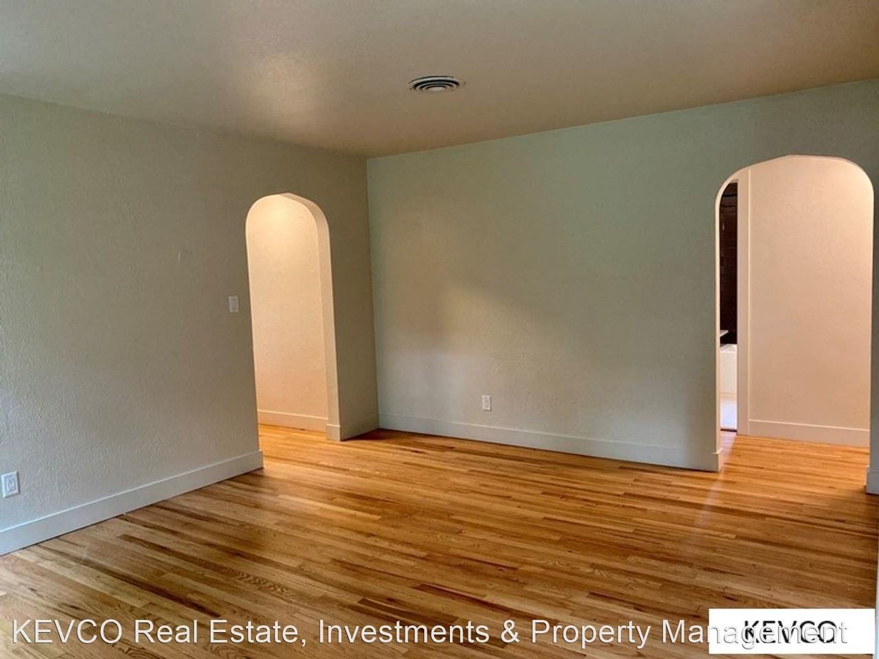 1528 W Oak St - Photo 2 of 19