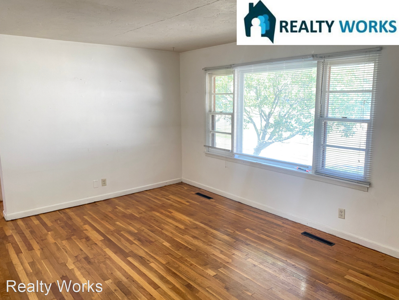 2928-2930 N Cotner Blvd - Photo 2 of 12