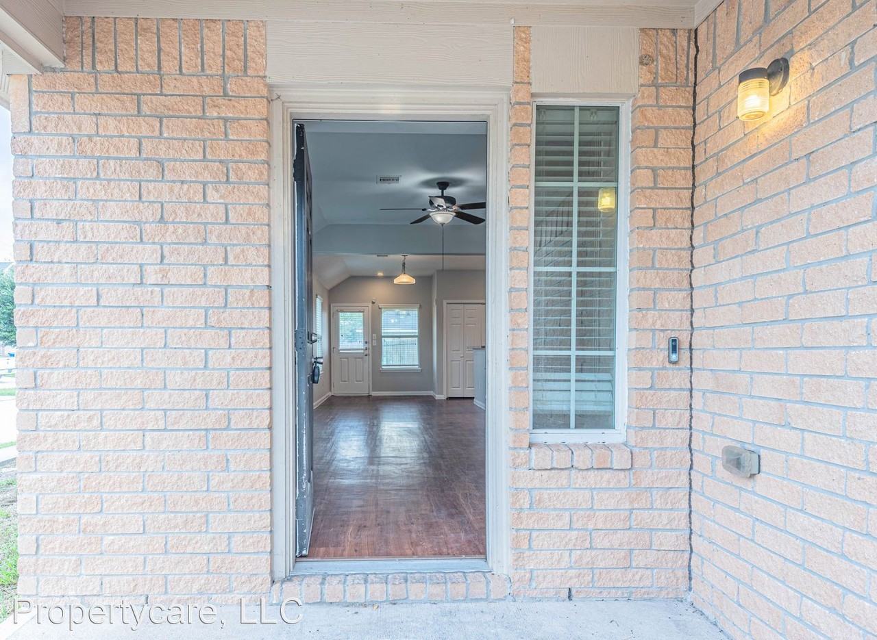 14950 Hidalgo Valley Ln - Photo 3 of 19