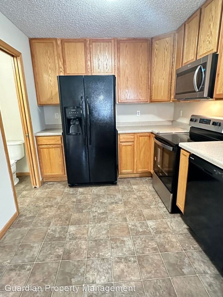 14966 Chestnut Ln - Photo 2 of 25