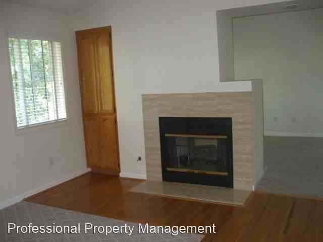 158 Sutcliffe Cir - Photo 3 of 13