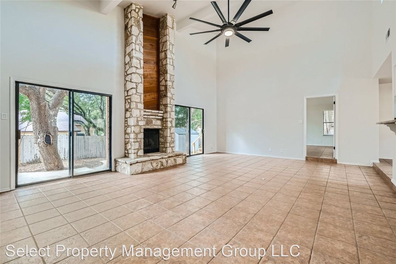 15114 Mineral Springs St - Photo 2 of 11