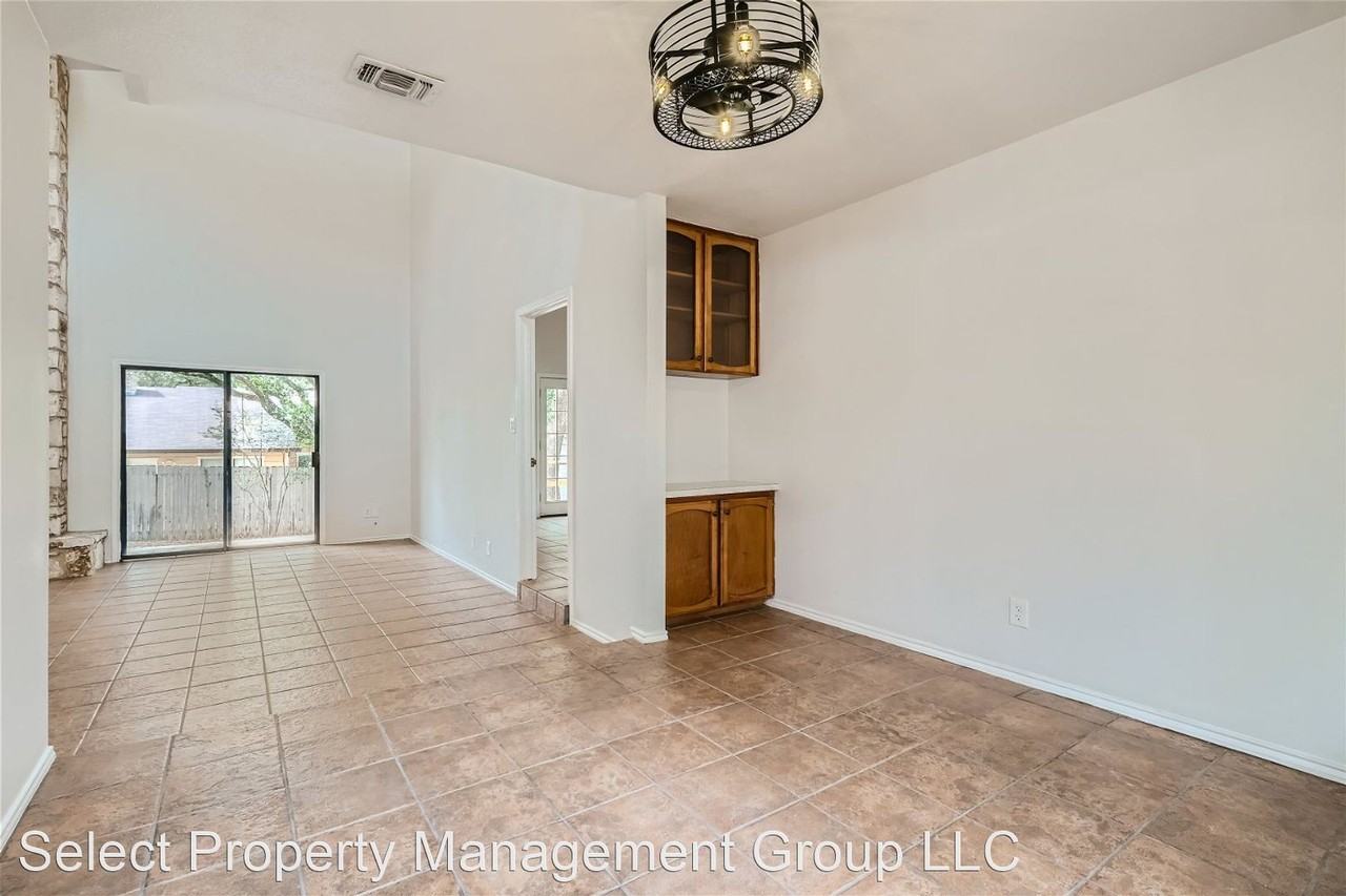 15114 Mineral Springs St - Photo 3 of 11