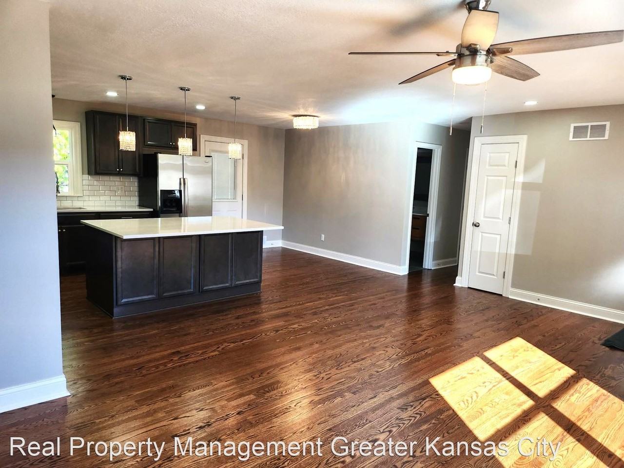 1123 S 98th St - Photo 2 of 21