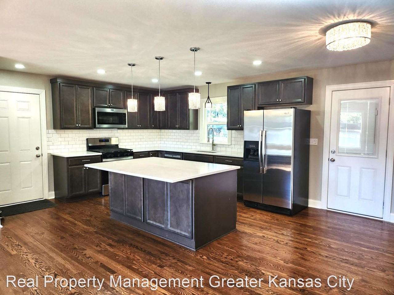 1123 S 98th St - Photo 3 of 21