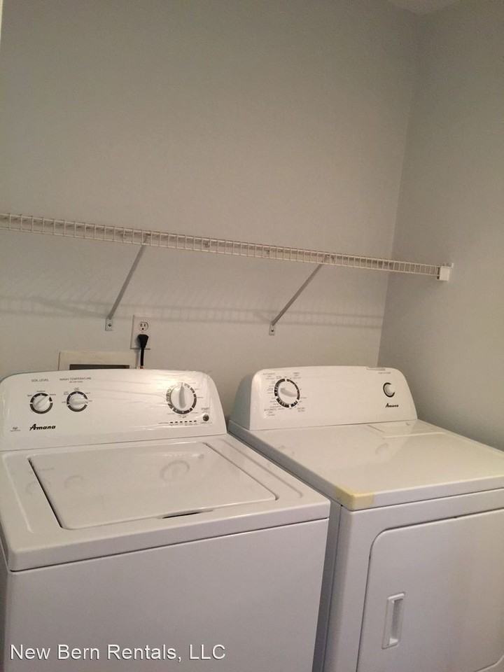 142 W Pine St - Photo 3 of 9