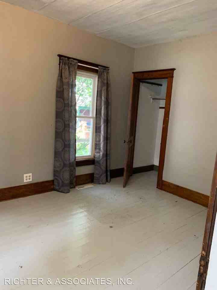 307 E Broad St - Photo 3 of 27