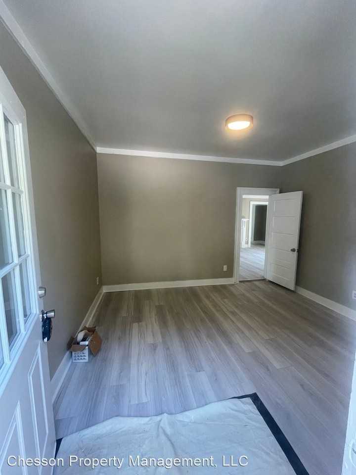 511 Lee Street - Photo 3 of 12