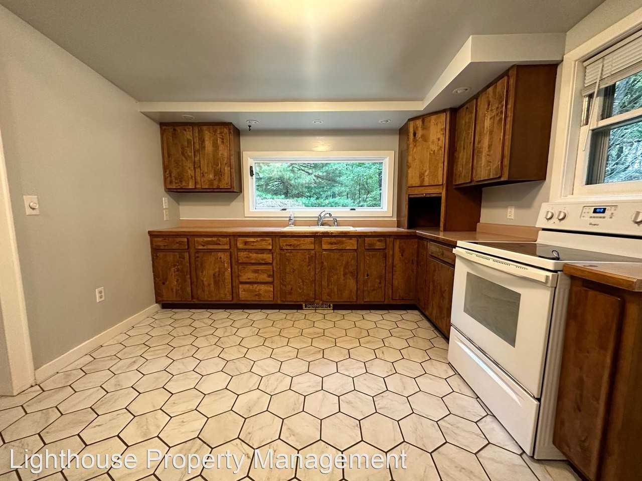 722 N Gordon St - Photo 2 of 17