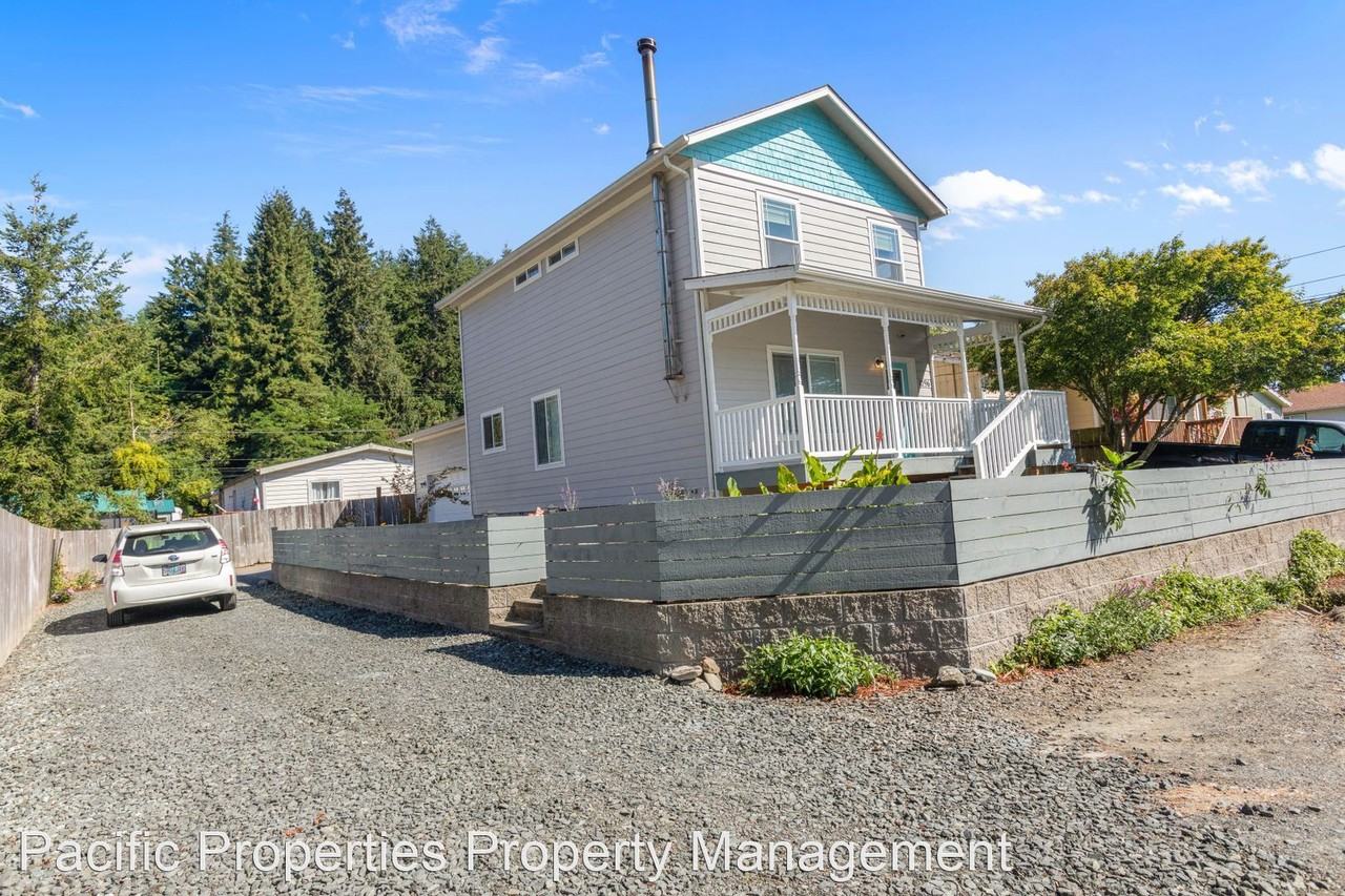 1296 Dakota St - Photo 2 of 31