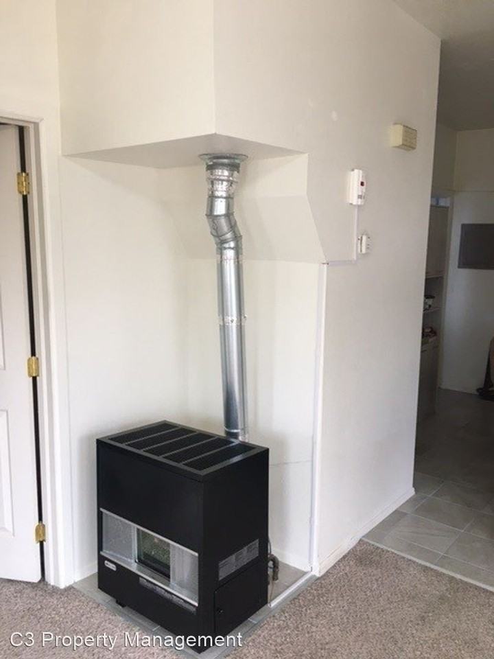 112 Allison St - Photo 3 of 8