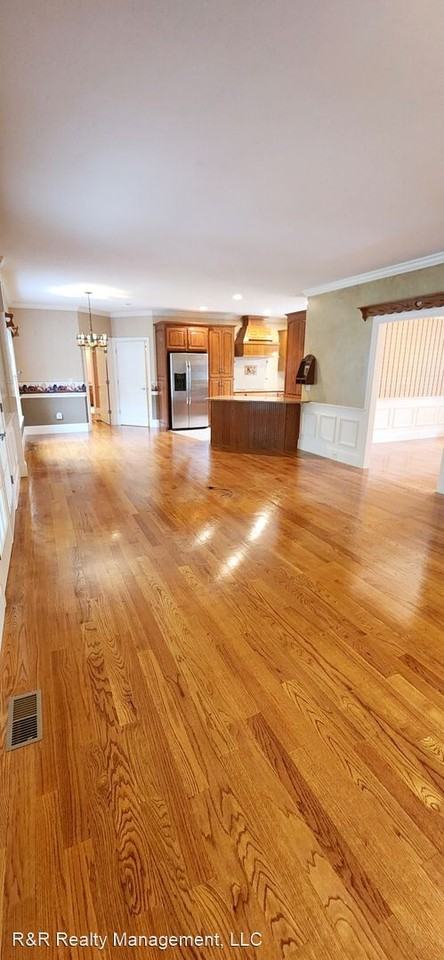 10 Vineyard St - Photo 3 of 43