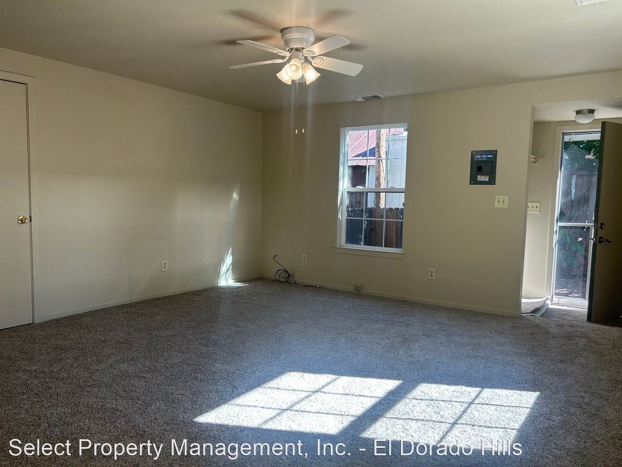 2886 B St - Photo 3 of 9