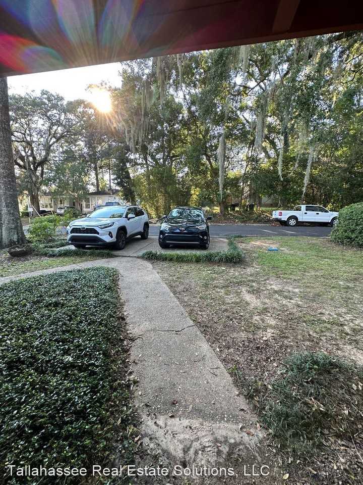 715 Edgewood Street - Photo 3 of 11