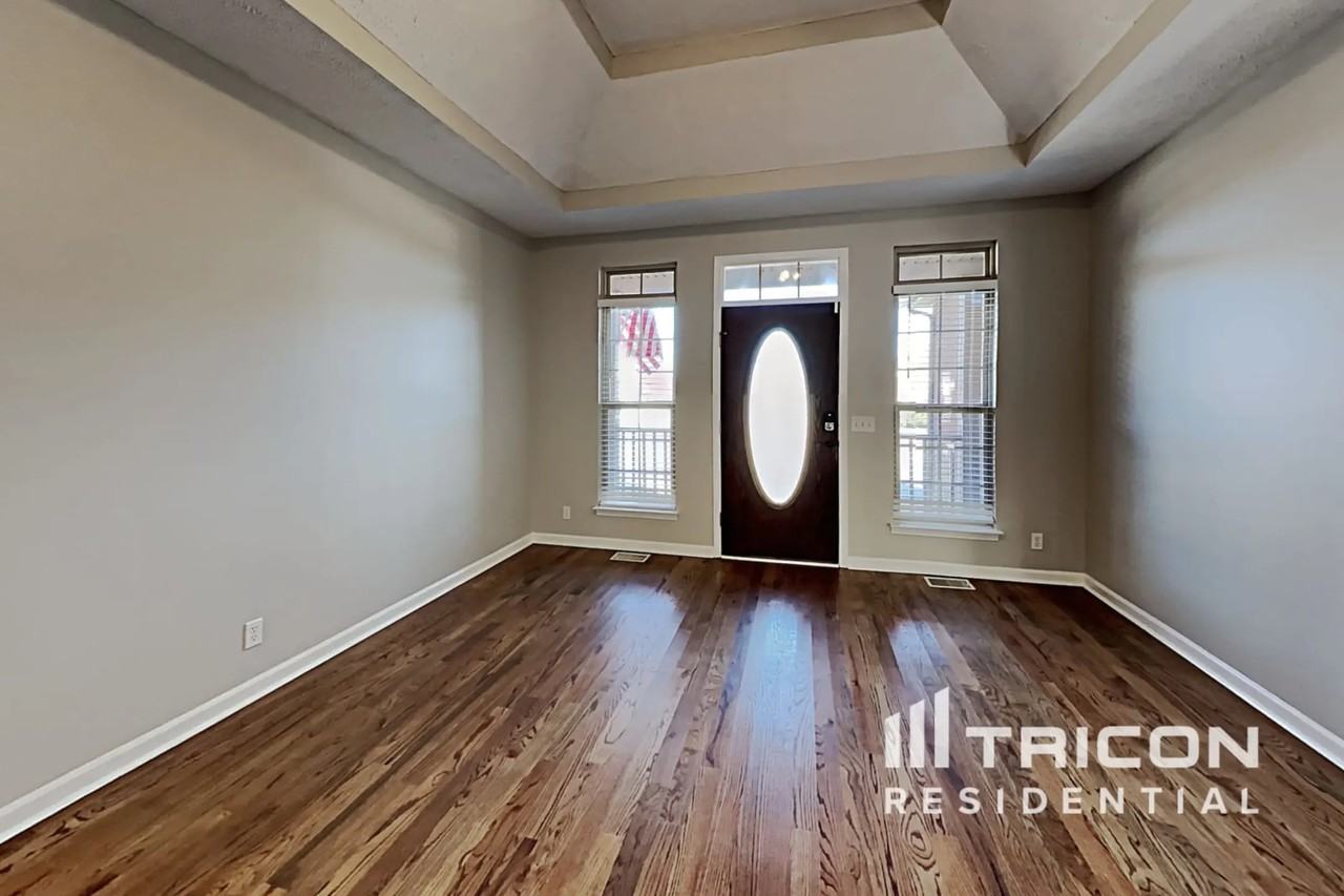 213 Wyoming Dr - Photo 3 of 22