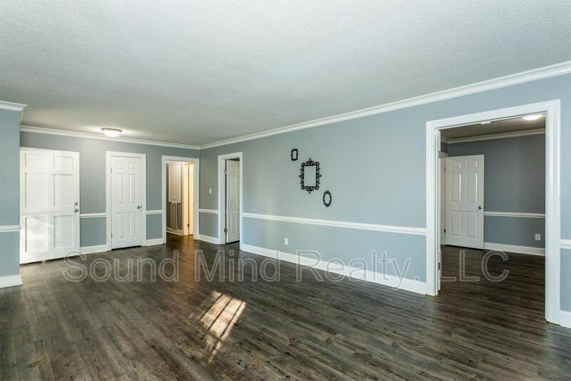 402 Pinecrest Dr W - Photo 3 of 28