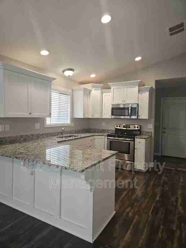 2825 Sunlight Dr - Photo 3 of 19