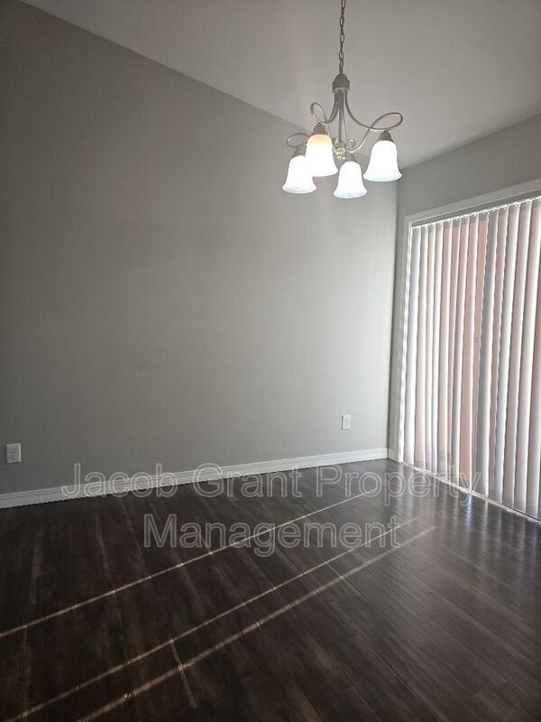 2825 Sunlight Dr - Photo 4 of 19