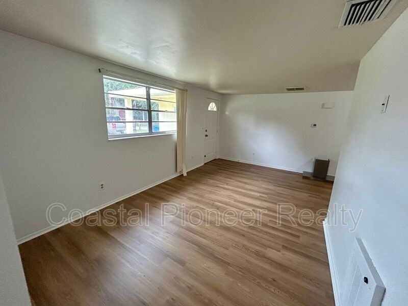 8819 W Robson St - Photo 6 of 24