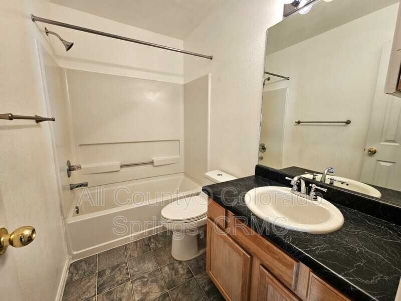 1305 Lords Hill Dr - Photo 6 of 25