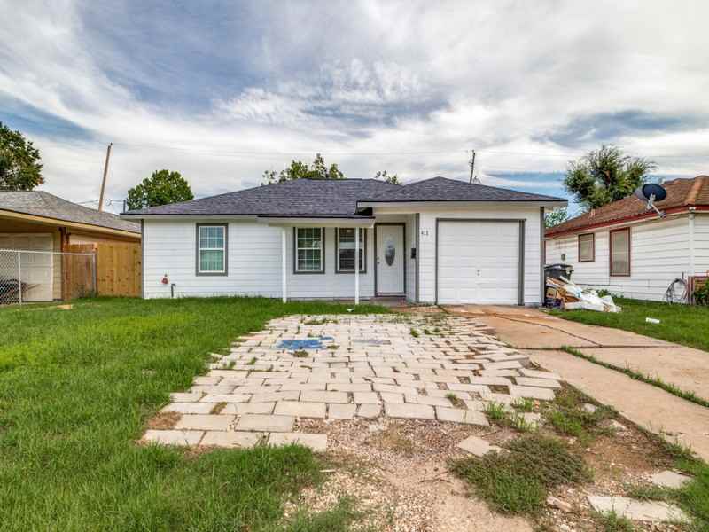 411 Gober St - Photo 3 of 27