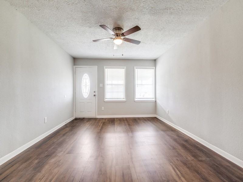 411 Gober St - Photo 7 of 27