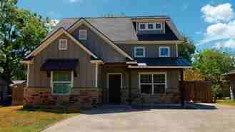 302 Gilchrist Ave - Photo 1 of 1