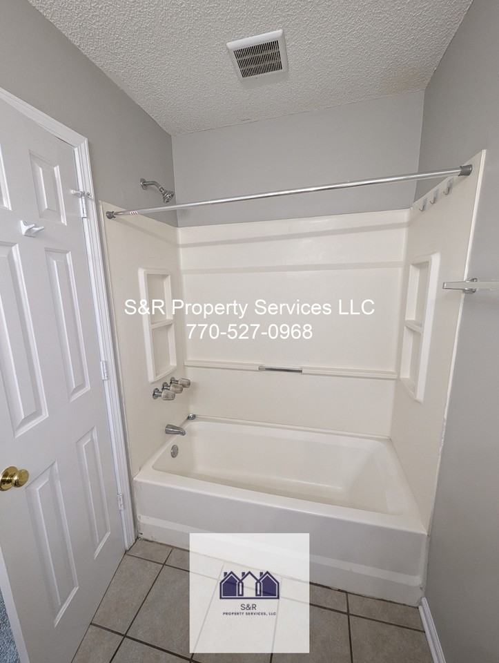 5242 Cherry Hill Ln - Photo 3 of 12