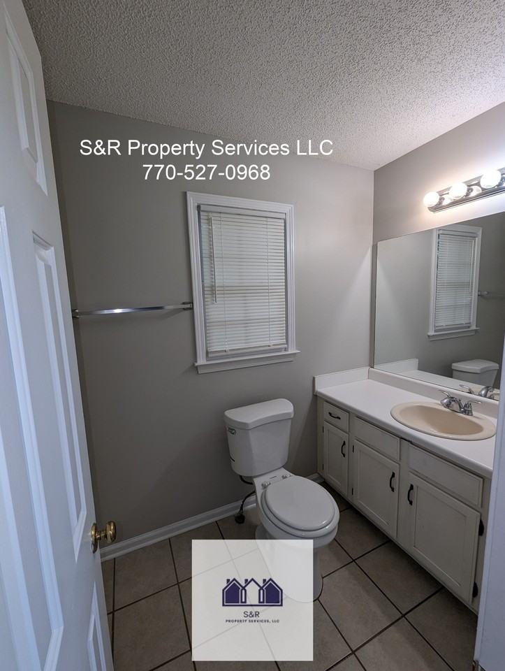 5242 Cherry Hill Ln - Photo 4 of 12
