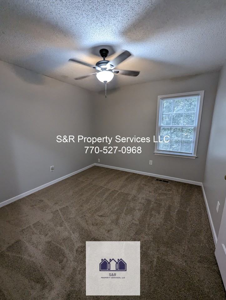 5242 Cherry Hill Ln - Photo 5 of 12