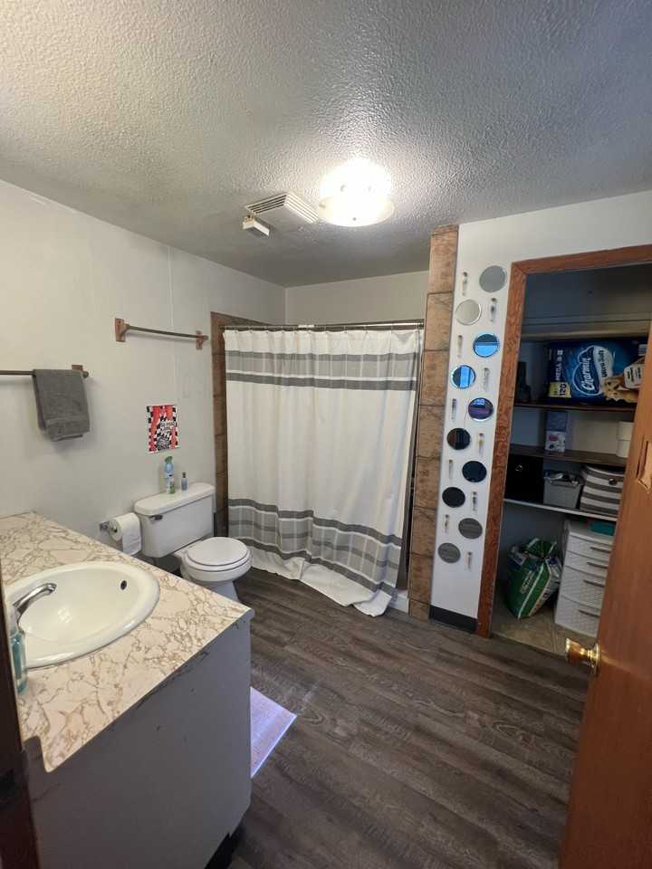 528 Niagara St - Photo 3 of 10