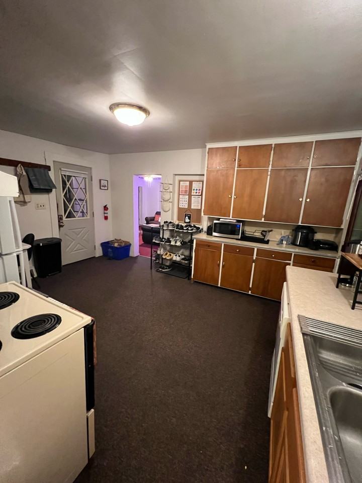 528 Niagara St - Photo 6 of 10