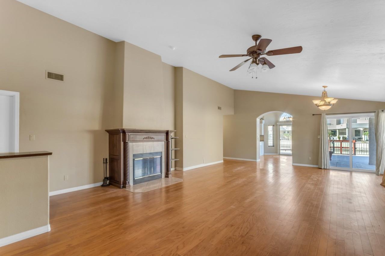 5822 W Abraham Ln - Photo 4 of 50