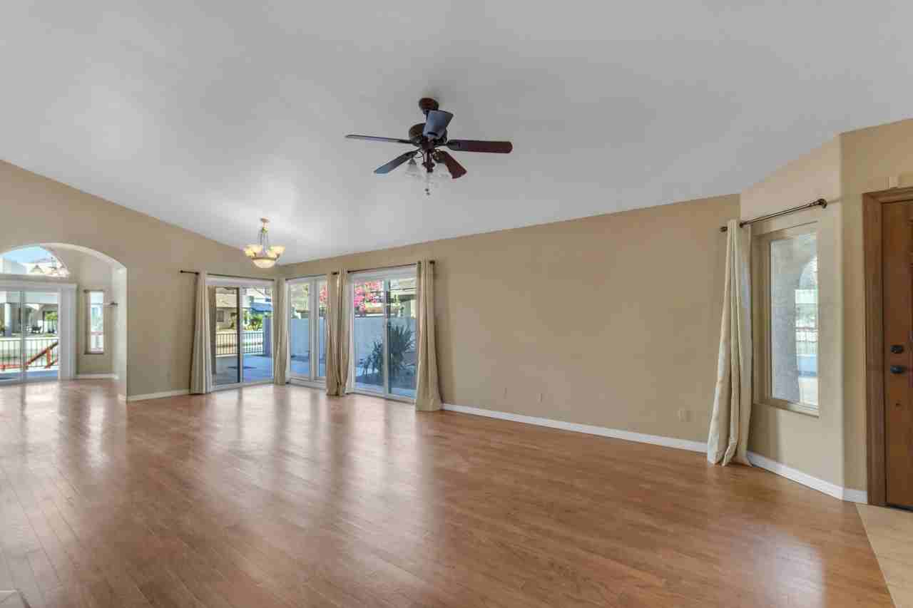 5822 W Abraham Ln - Photo 5 of 50