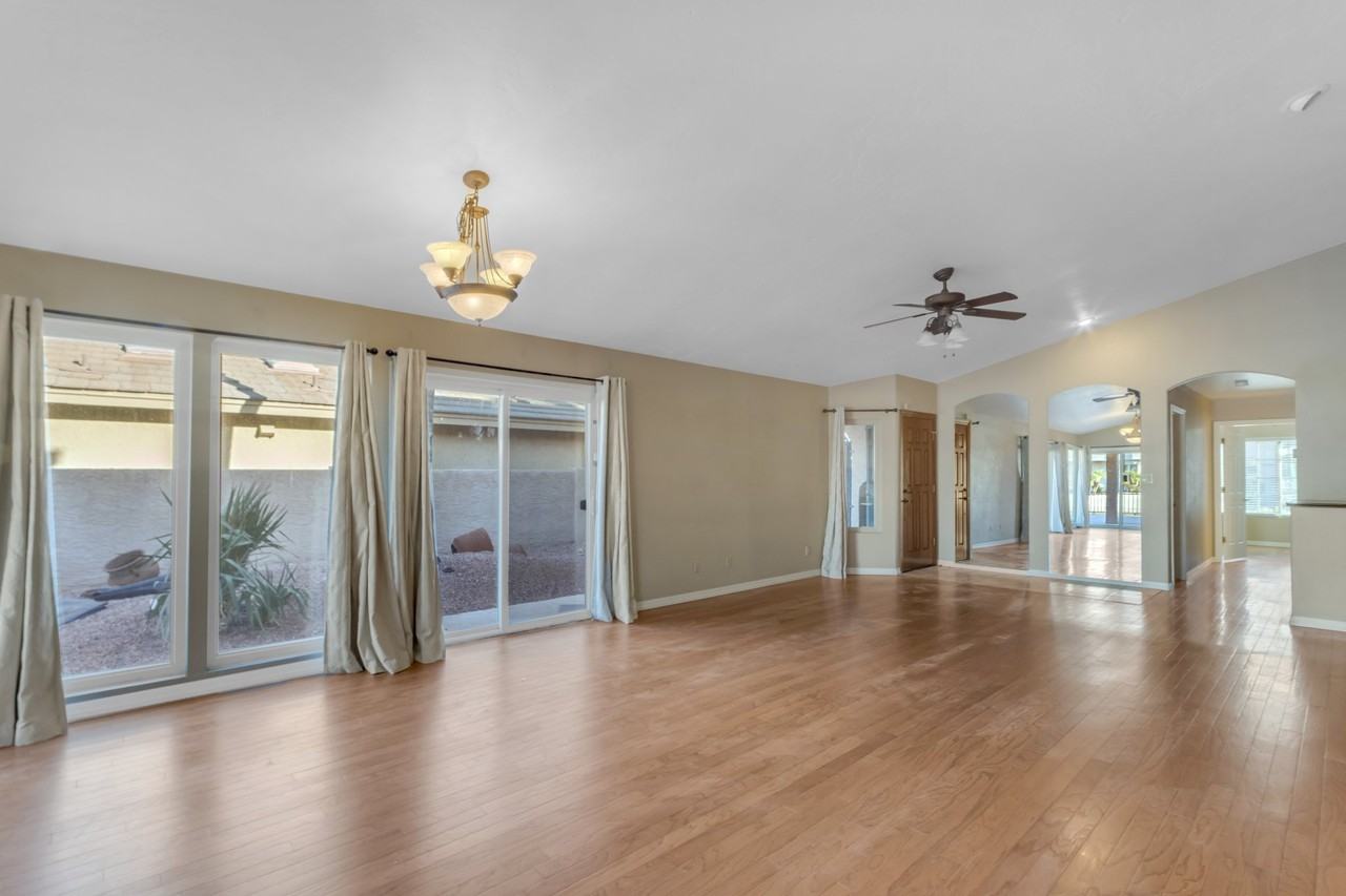 5822 W Abraham Ln - Photo 6 of 50