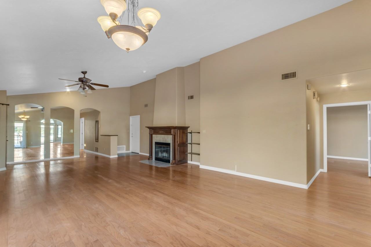 5822 W Abraham Ln - Photo 7 of 50