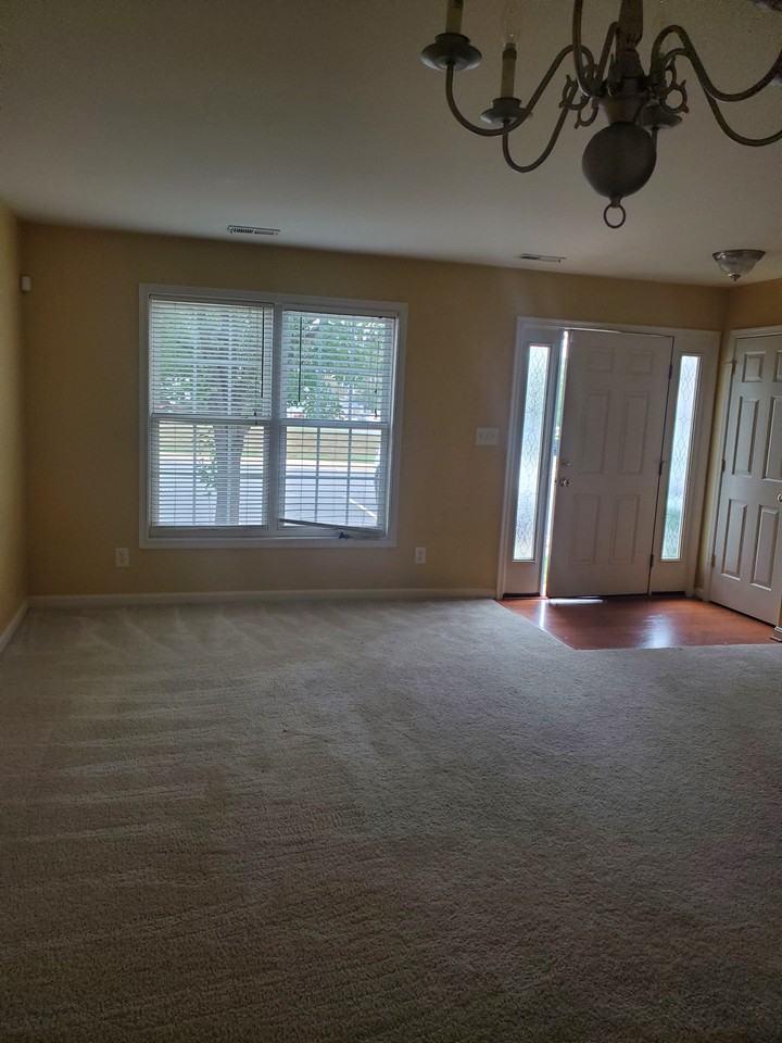 10435 Westgate Ct - Photo 2 of 12