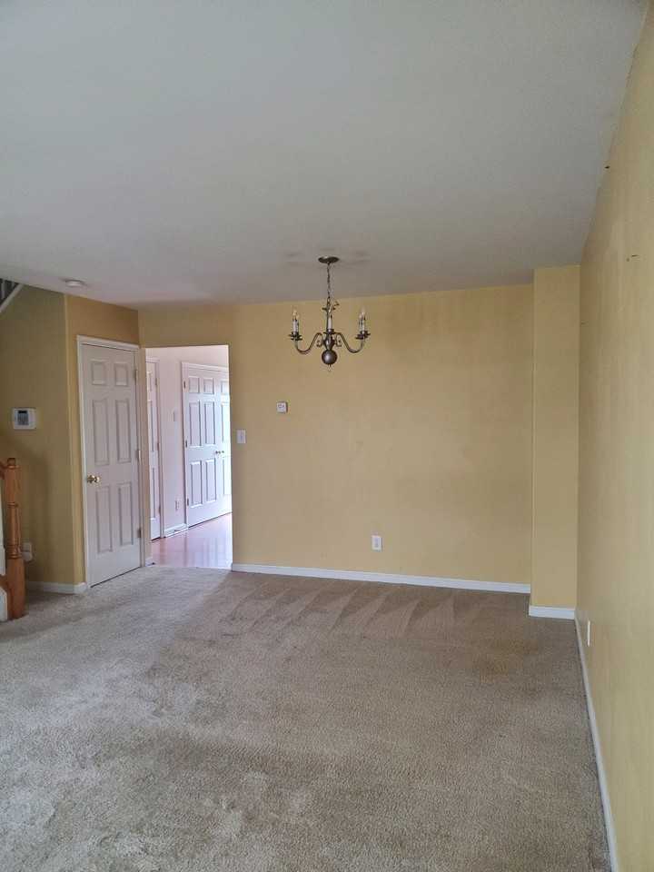 10435 Westgate Ct - Photo 3 of 12