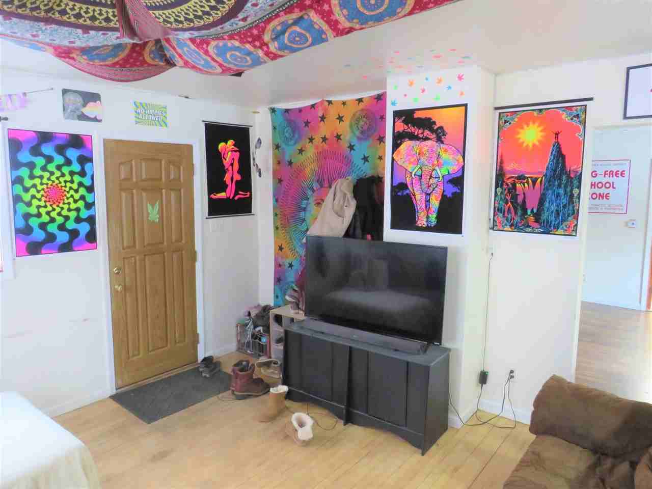 633 Hudson St - Photo 2 of 13