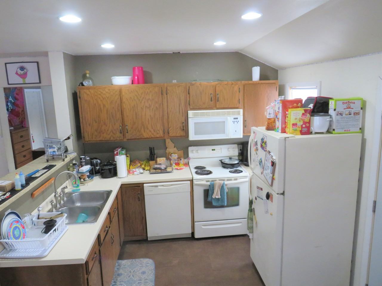 633 Hudson St - Photo 3 of 13